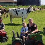 Familie boerderij melkveehouderij holstein frisian weidegang boerenfamilie Harm Hoogkamp in Warffum