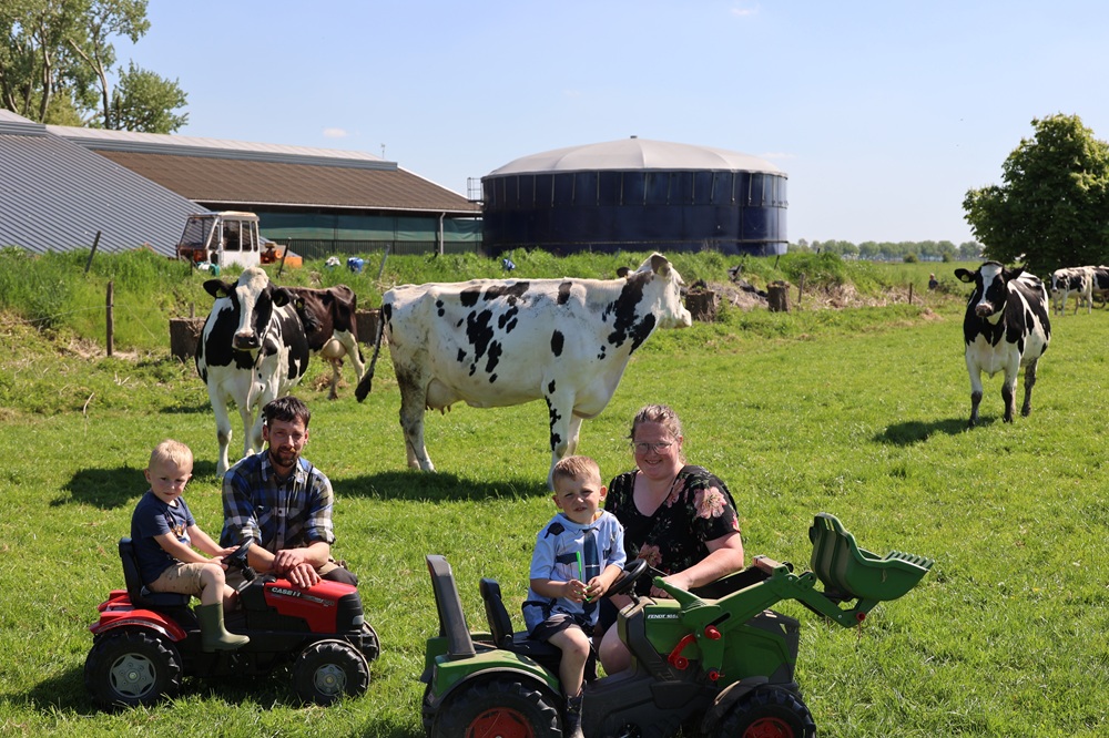 Familie boerderij melkveehouderij holstein frisian weidegang boerenfamilie Harm Hoogkamp in Warffum